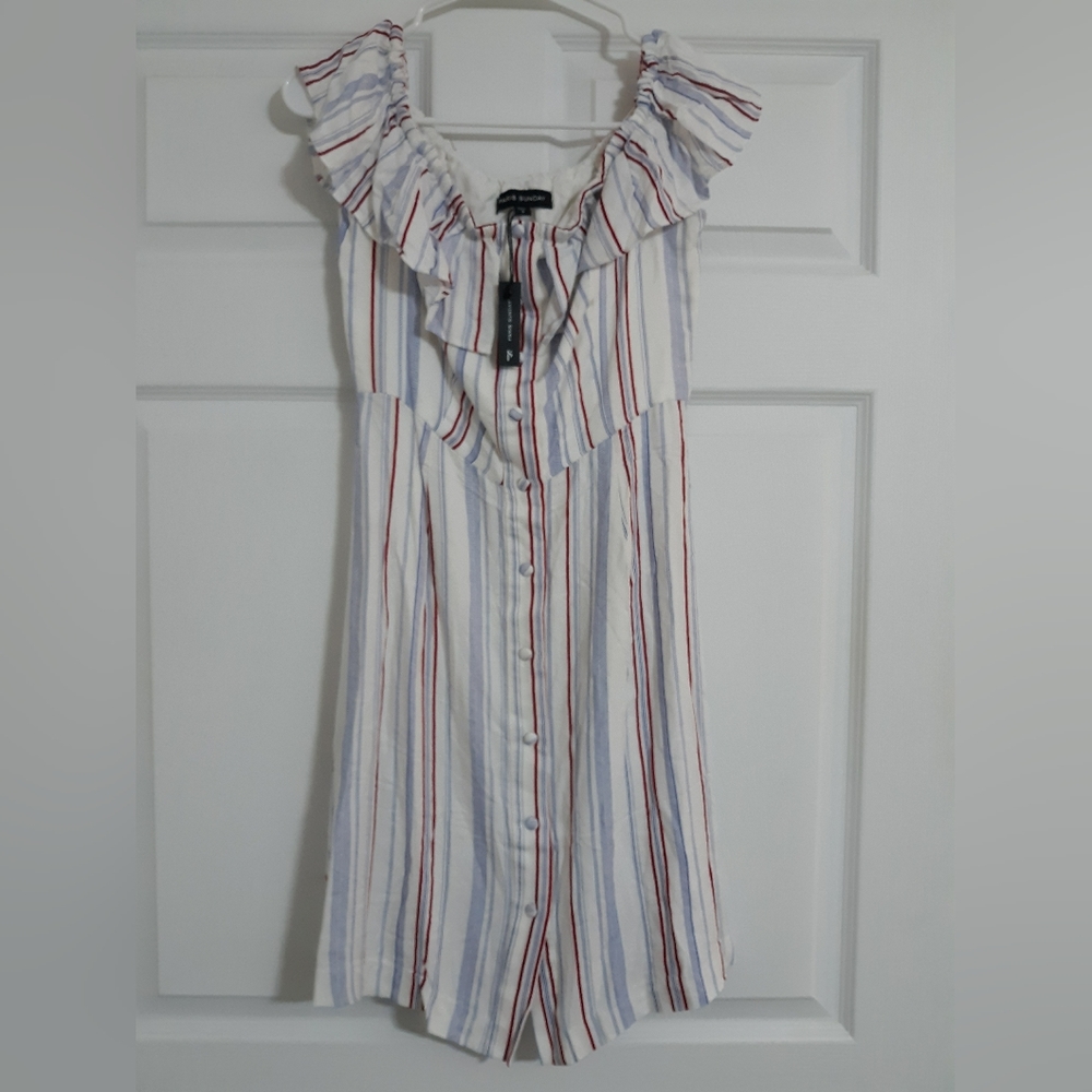 #221NWT Paris Sunday off shoulders dress. Size: Small